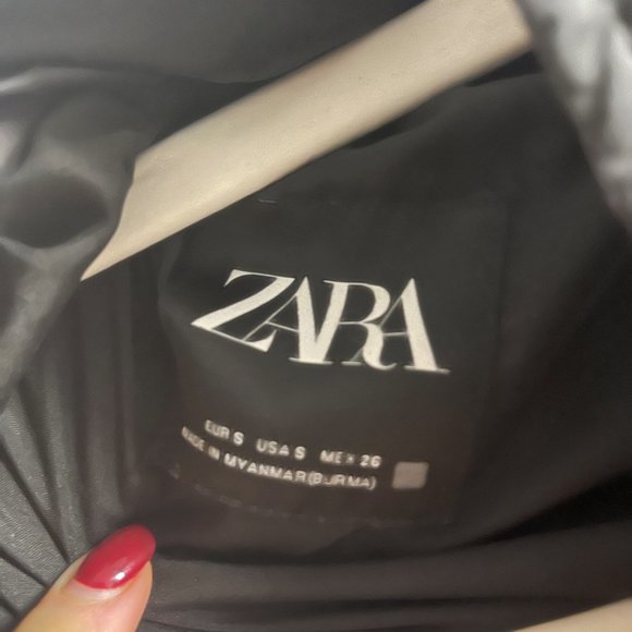 ZARA - Short Puffer Jacket - Picture 3 of 3